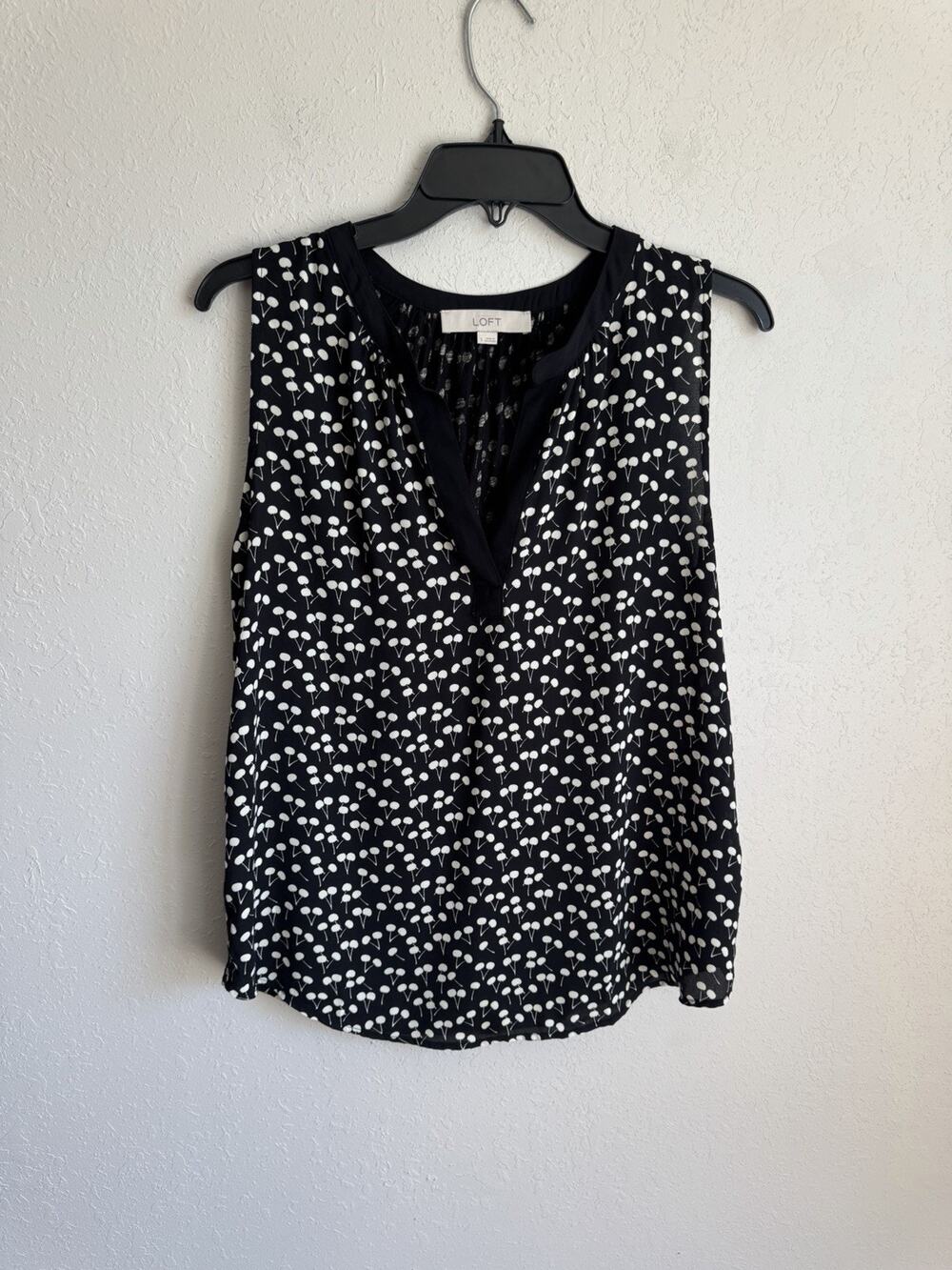 Loft Black White Cherry Print V-Neck Sleeveless Tank Blouse Womens S Careerwear